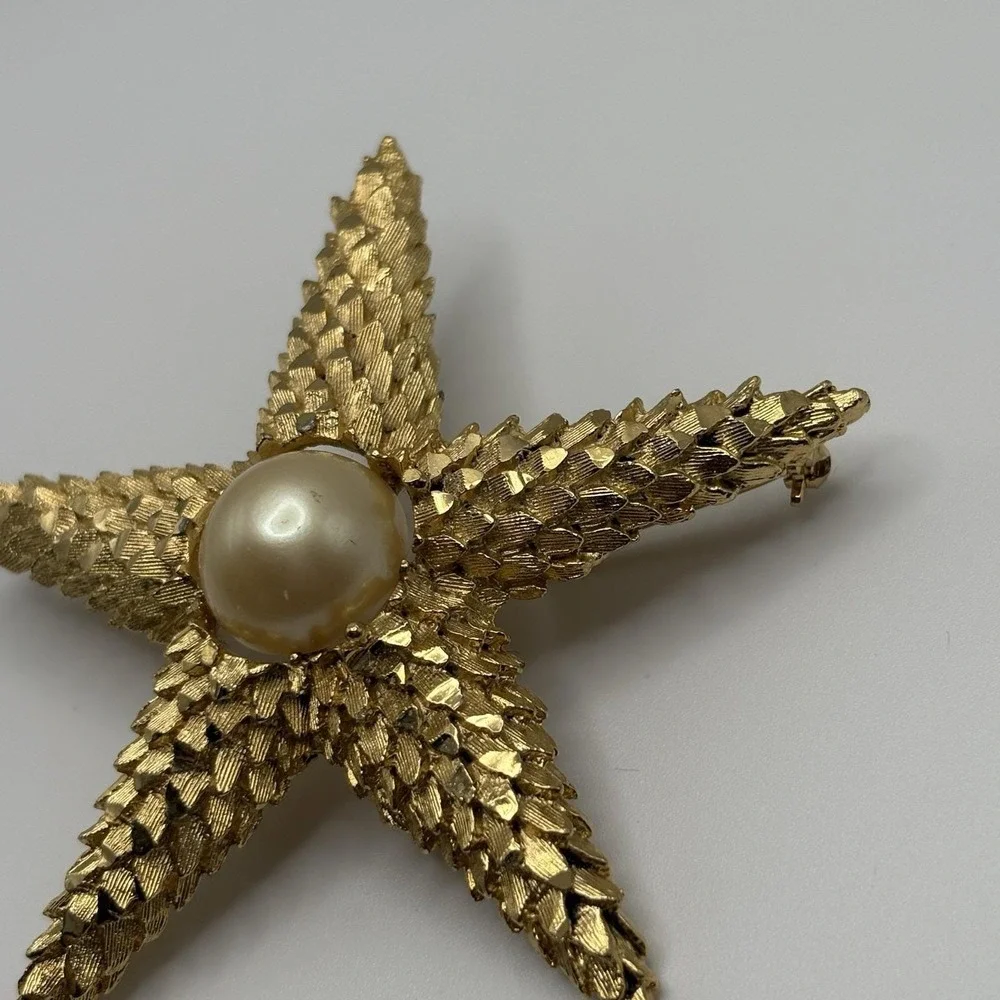 Vintage Capri Brooch Starfish Faux Pearl Goldtone Sea Star Beach Nautical Cruise